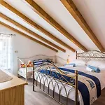 Vila In With Swimming Pool